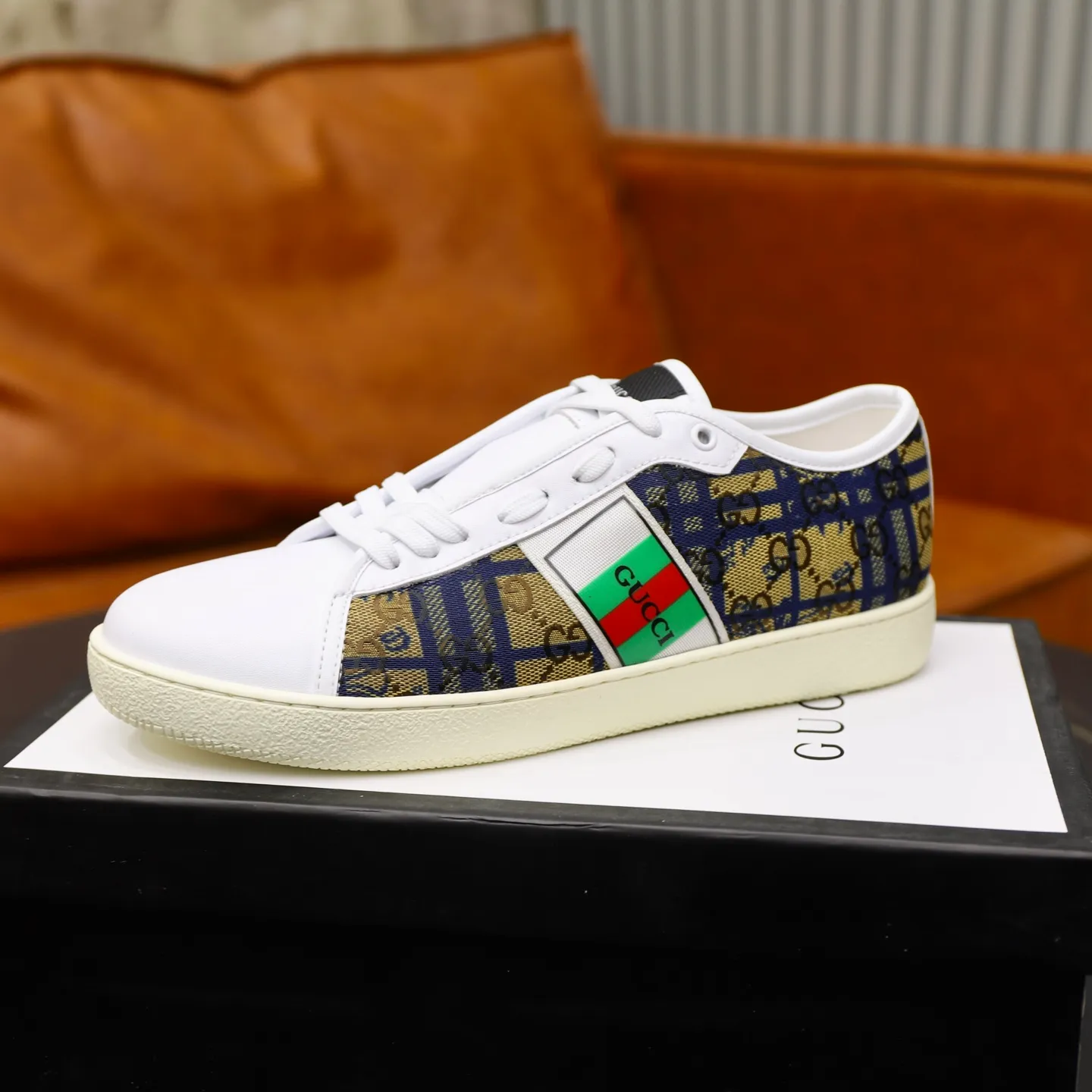 Ex-factory price: 400💰🙅‍♂️🙅‍♂️🙅‍♂️ Brand: GUCCI Standard code: 38-44 (45 customized) Grade: Same as the official website Material: Original material splicing Comfortable and breathable lining Lightweight and wear-resistant sports outsole Style category: Men's fashionable casual shoes Running sneakers Distinguished luxury brand elements Top luxury Color: actual picture color